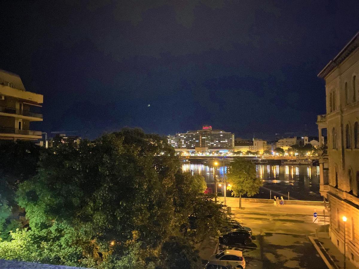 Danube View Artapartment With Balcony Budapest Exteriör bild